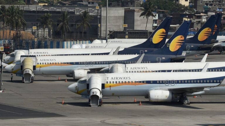 India Bans Pilots From Flying For 48 Hours After Being Vaccinated