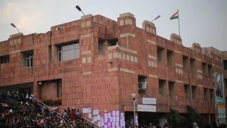 Nod for offline classes at JNU from Monday, DU stays online