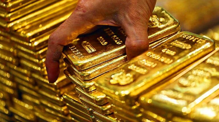 Gold price soars by Rs2,200 per tola, hits all-time high