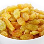 wellhealthorganic.com:easy-way-to-gain-weight-know-how-raisins-can-help-in-weight-gain