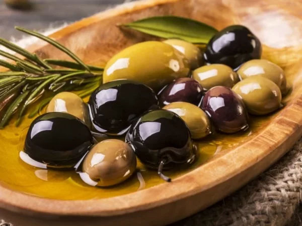 From Tree to Table: Examining the Health Benefits and Side Effects of Olives 