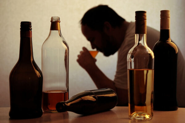 Study Highlights Lack of Cardiac Benefits from Alcohol Consumption